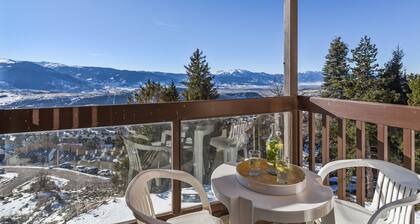 Scenic Mountain View Apartment for 2