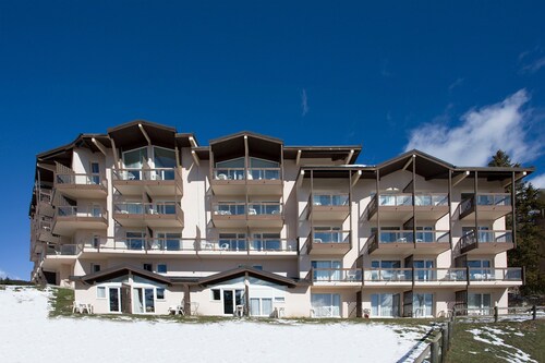 Scenic Mountain View Apartment for 2