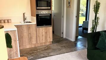 2 bedrooms, iron/ironing board, travel cot, free WiFi