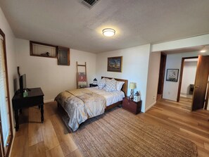3 slaapkamers, een bureau, een strijkplank/strijkijzer, wifi