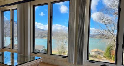 3-bedroom cottage with dock at Lake Chatuge in Hiawassee, views from every room
