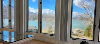 3-bedroom cottage with dock at Lake Chatuge in Hiawassee, views from every room