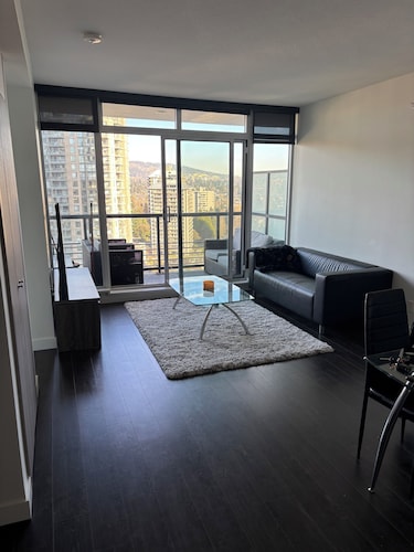 Brentwood Getaway 1 bedroom with amazing views