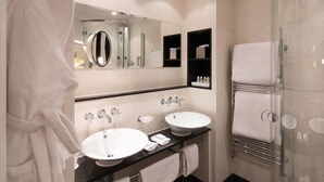 Bathroom - Chewton Glen Hotel and Spa (New Milton)
