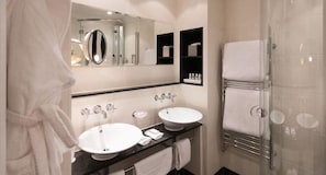 Bathroom - Chewton Glen Hotel and Spa (New Milton)