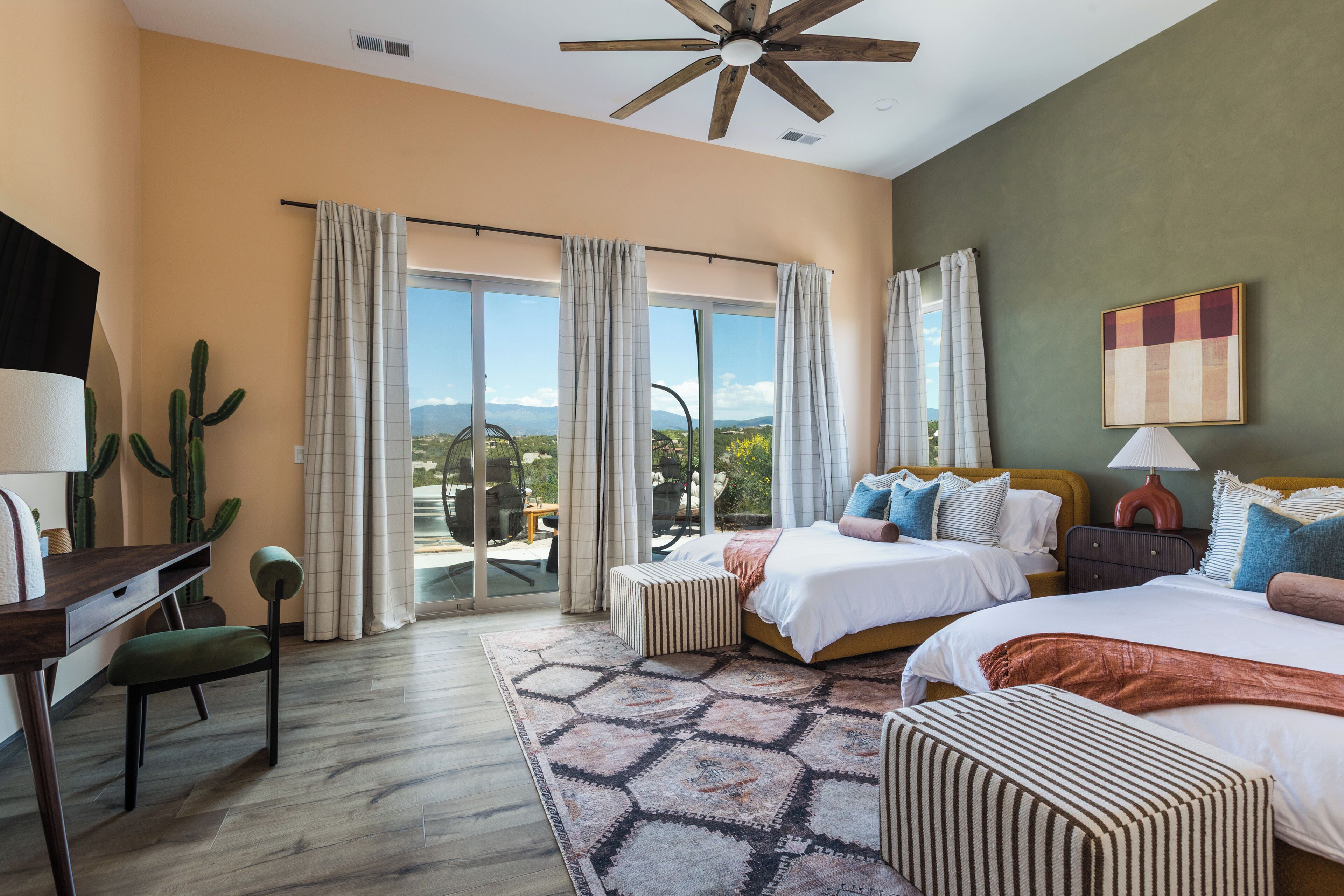 5 habitaciones, tabla de planchar con plancha, wifi y ropa de cama 