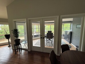 Dining - Spacious villa in Cannon Falls on a scenic river with nature views. (Cannon Falls)