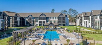 Landing | Spectacular 1BD, Courtyard, Gym