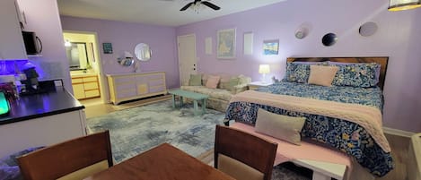 1 habitación, tabla de planchar con plancha, wifi gratis y ropa de cama