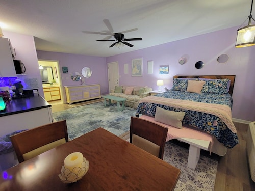 Enjoy a 1 bedroom 1 bath cottage on the green at Perdido Bay Country Club.