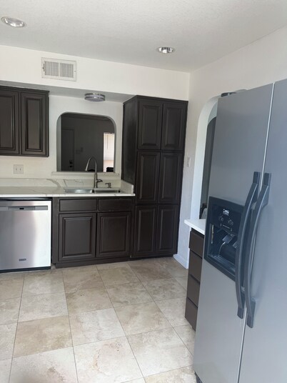  2 bedroom apartment in gated community with a beautiful Mountain View,