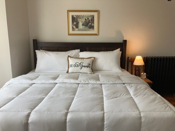 Room - Dolores’ Quarters — Spacious 2‑Story Private Suite in Central Lehighton (Lehighton)