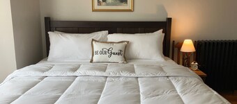 Dolores’ Quarters — Spacious 2‑Story Private Suite in Central Lehighton