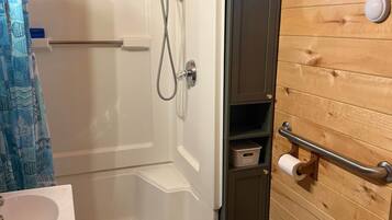 Hair dryer, towels, shampoo, toilet paper