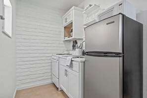 Fridge, microwave, oven, stovetop - Summer Retreat with Pool & Views - Sleeps 8! (Tucson)