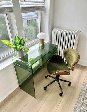 Interior - Peaceful King & Queen - 2BR/2BA - WFH Apt - Near: Northwestern-Chicago-Beaches (Evanston)