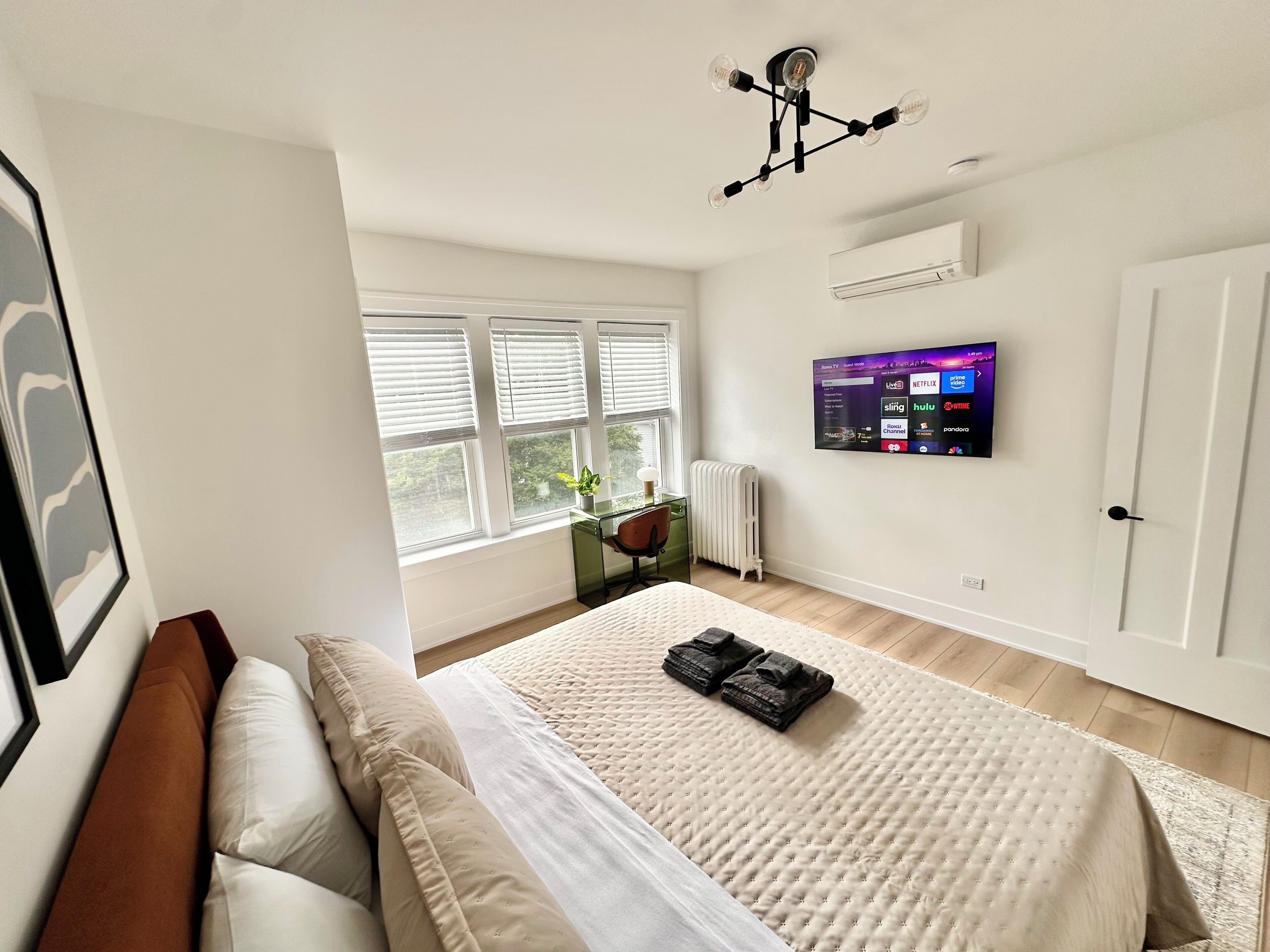 2 bedrooms, desk, iron/ironing board, free WiFi