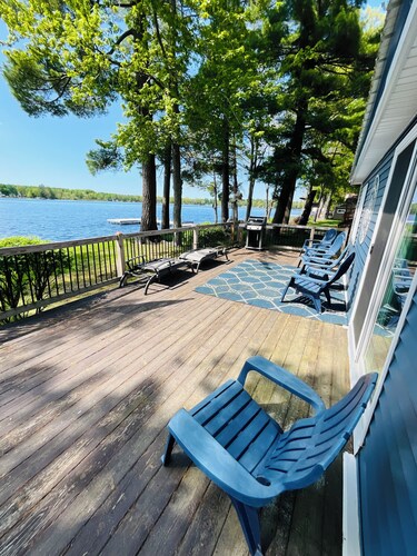 Lakefront Cottage Near Torch Lake • Private Dock •Kayaks •Sunsets