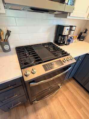 Fridge, microwave, oven, stovetop - Lakefront Cottage Near Torch Lake • Private Dock •Kayaks •Sunsets (Kalkaska)