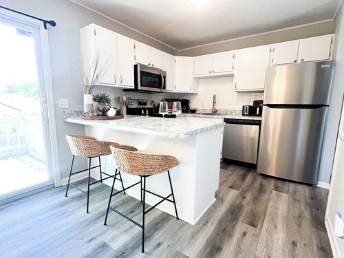 Capitol Beach/ 5 Minutes from Downtown Lincoln. Spacious 4 bed 2 bath- Sleeps 8+