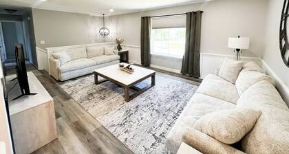 Capitol Beach/ 5 Minutes from Downtown Lincoln. Spacious 4 bed 2 bath- Sleeps 8+