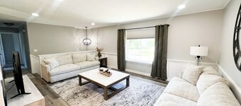 Capitol Beach/ 5 Minutes from Downtown Lincoln. Spacious 4 bed 2 bath- Sleeps 8+