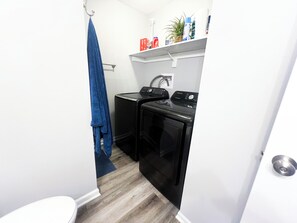 Interior - Capitol Beach/ 5 Minutes from Downtown Lincoln. Spacious 4 bed 2 bath- Sleeps 8+ (Lincoln)