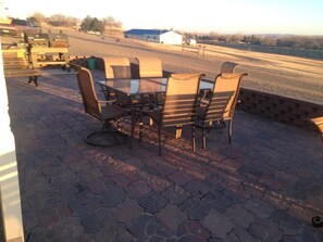 Outdoor dining - Mesa View Lodge Resort (Lewellen)
