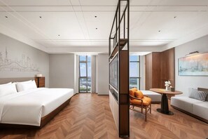 Chambre triple de base | Articles de minibar gratuits, coffre-fort, rideaux d’obscurcissement