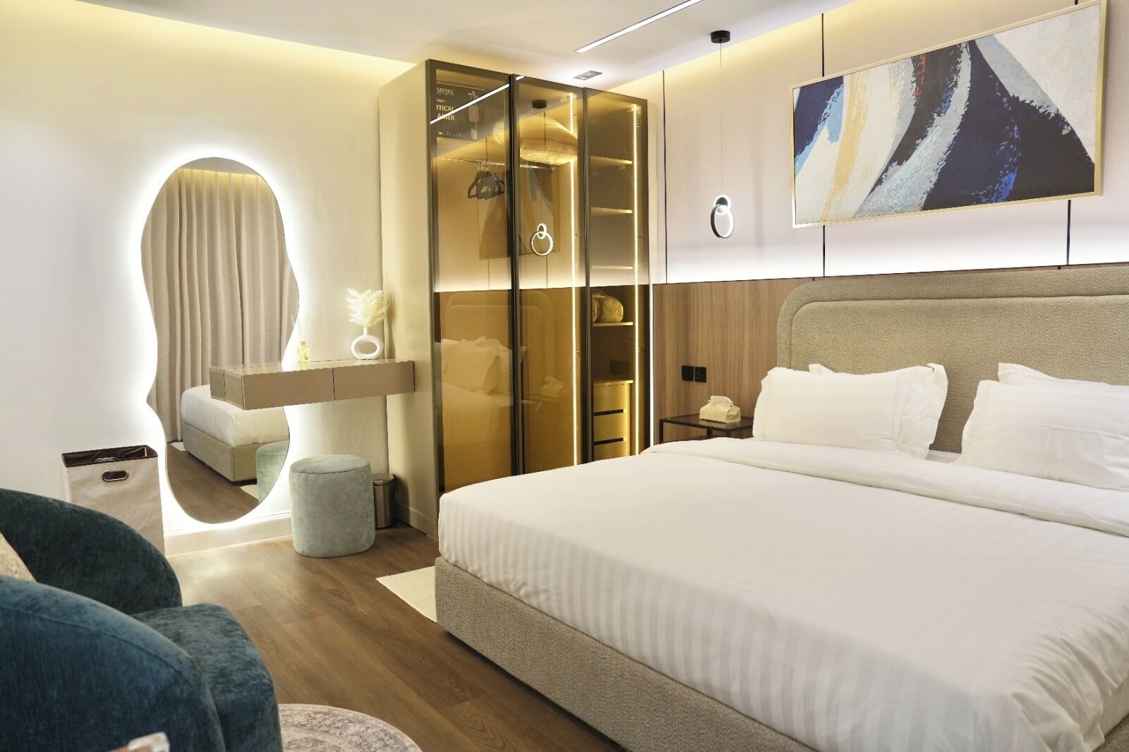 Iron/ironing board, WiFi, bed sheets