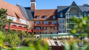 A hotel with multiple buildings, a central tower, and a surrounding garden with sun loungers. - Scenic Harbour Apartment for 6 in Deauville (Deauville)