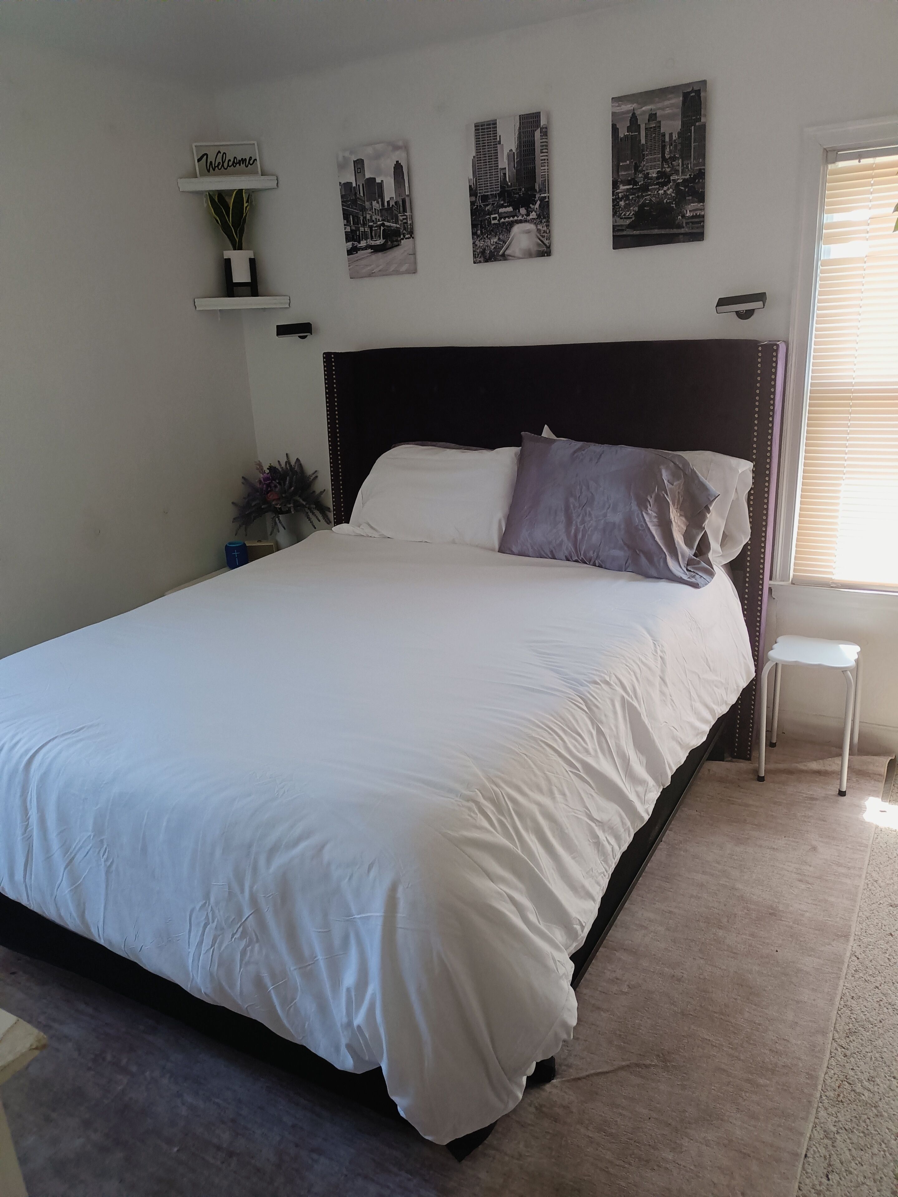 アイロン / アイロン台、WiFi、ベッドシーツ. Charming Upper Flat 10 mins from Downtown Det-10 mins from Nautical Mile