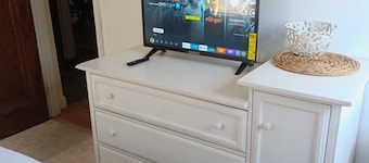 Cozy Upper Flat Near Grosse Pointe Free Wi-Fi & Great Location