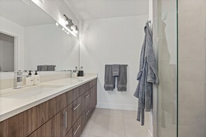 Bathroom - Peaceful 3-bedroom townhome in Central Boulder (Boulder)