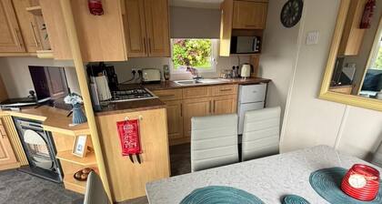 Family & Dog Friendly 2-Bed Caravan, Sleeps 6