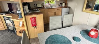 Family & Dog Friendly 2-Bed Caravan, Sleeps 6