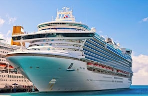 A large cruise ship with multiple decks, a prominent funnel, and a helipad. - Southampton - House - Sleeps 6 - Near Airport (Southampton)