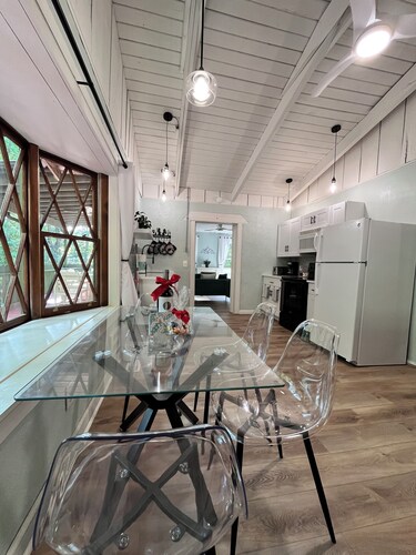 Edelhaus Oben in downtown Helen: A relaxing cabin steps away from city fun