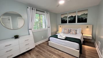 3 bedrooms, iron/ironing board, WiFi, bed sheets