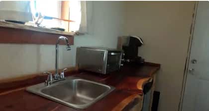 Serene studio with small AC in beautiful Appling, GA perfect low cost getaway.