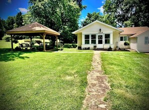 Exterior - Charming Country Cottage on nearly four acres. (Farmington)