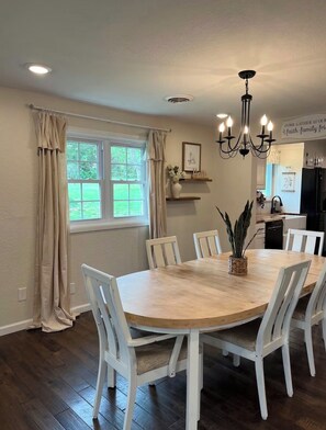 Dining - Charming Country Cottage on nearly four acres. (Farmington)