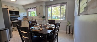 Stylish, Spacious Home close to Trails & Amenities