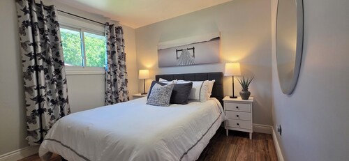 Stylish, Spacious Home close to Trails & Amenities