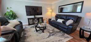 Living area - Stylish, Spacious Home close to Trails & Amenities (Greater Sudbury)