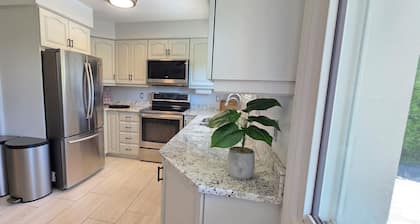 Stylish, Spacious Home close to Trails & Amenities