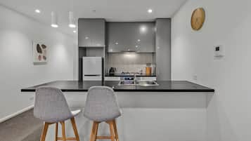 Deluxe Apartment, Balcony, City View | Private kitchen
