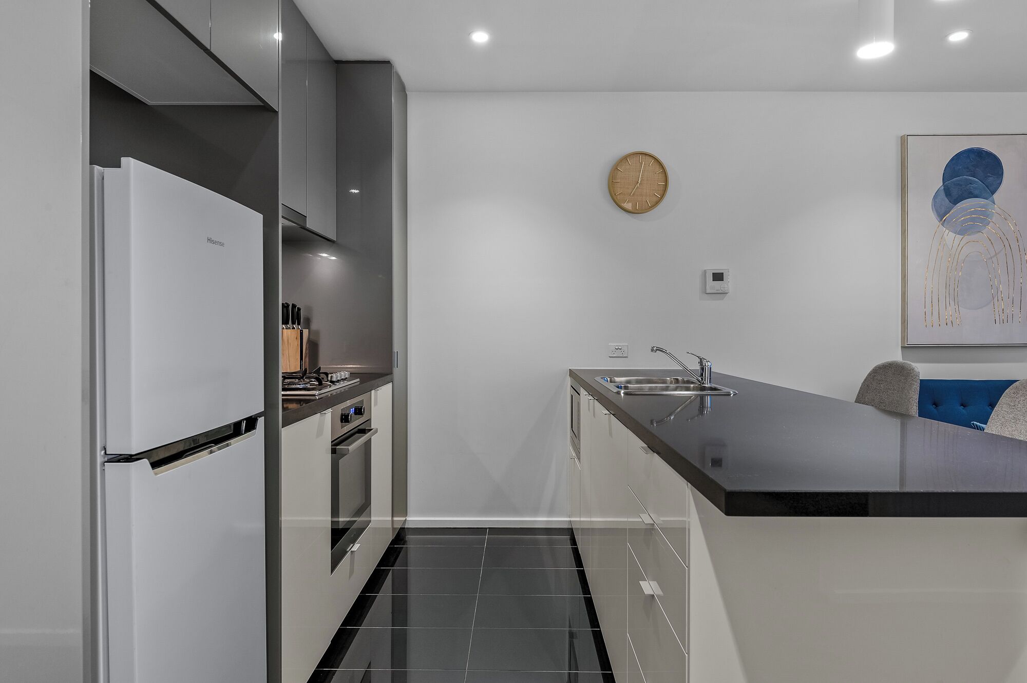 Deluxe Apartment, Balcony, City View | Private kitchen | Electric kettle, toaster