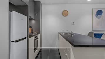 Deluxe Apartment, Balcony, City View | Private kitchen | Electric kettle, toaster
