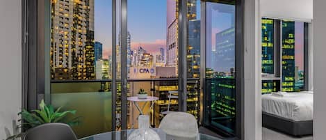 Deluxe Apartment, Balcony, City View | Soundproofing, iron/ironing board, free WiFi